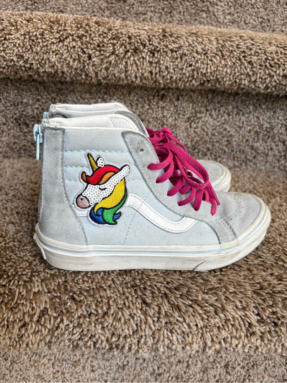 Vans Kids Light Gray High-Top Sneakers with Rainbow Unicorn Patch and Pink Laces